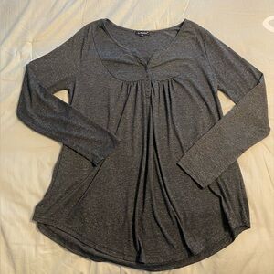 Women's Scoop Neck Long-Sleeve Top - Dark Heather Gray